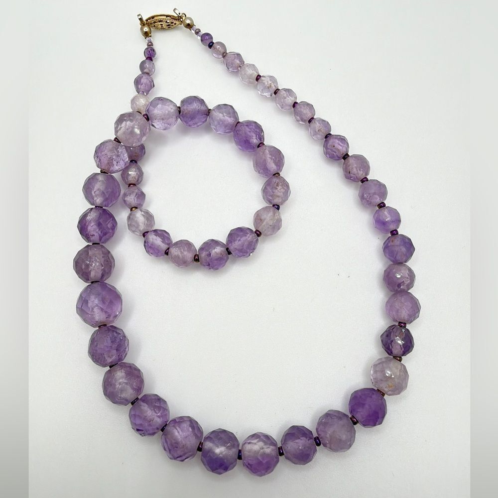 18" Vintage Graduated, faceted light purple Amethyst and glass beaded necklace!‎
